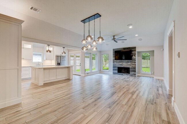 Building Photo - 35 Silkbay Pl