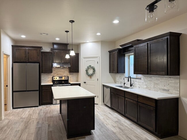 Building Photo - Spool home corner lot in the Foothills