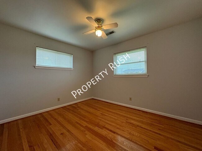 Building Photo - 2307 Arroyo Dr