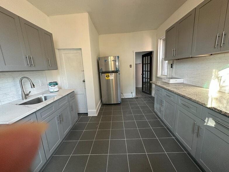 Building Photo - 39 S Farragut St