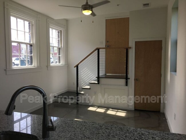Building Photo - 1311 Hull St