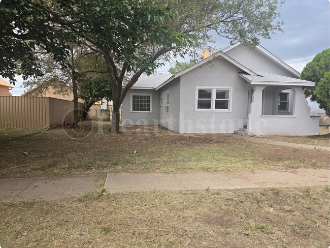 Building Photo - 312 S Avenue B
