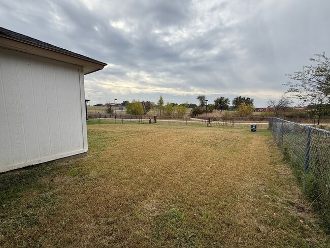 Building Photo - 2718 Blackburn Dr