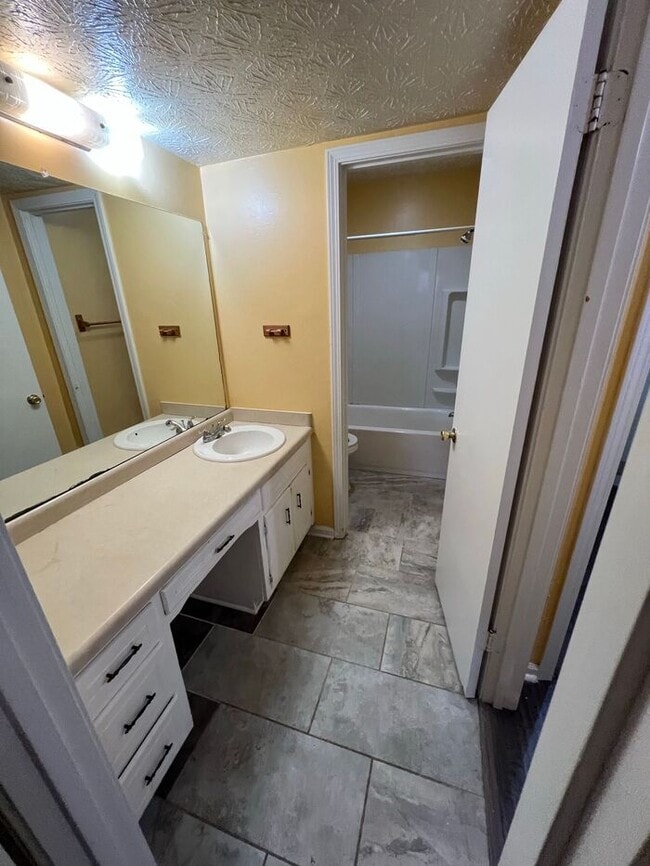 Building Photo - NOW AVAILABLE!!! Beautiful Townhome with M...