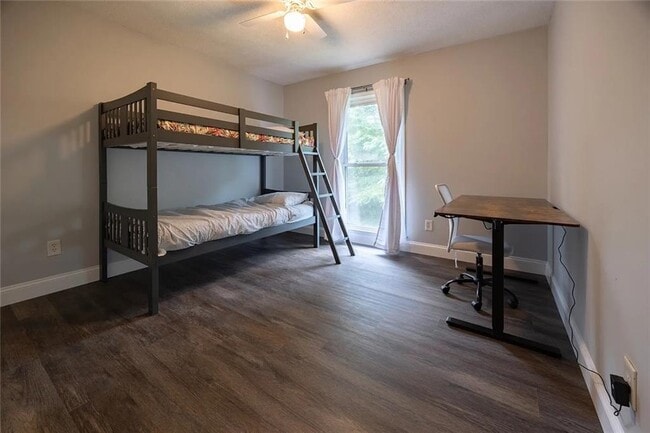 Building Photo - 4984 Meadow Ln