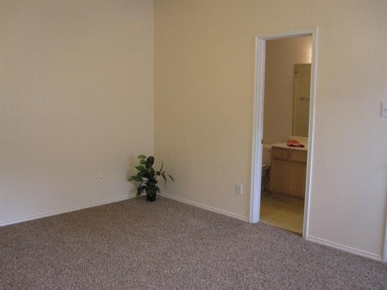Building Photo - 7418 Fairfield Dr