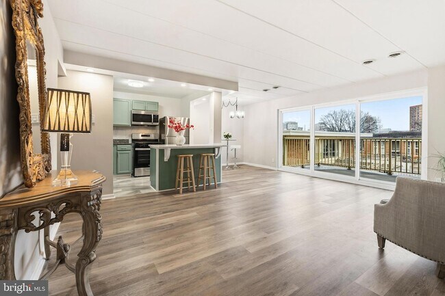 Building Photo - 2648 Redcoat Dr