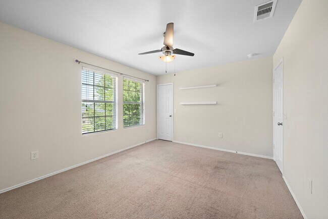Building Photo - 1418 S Maple Dr