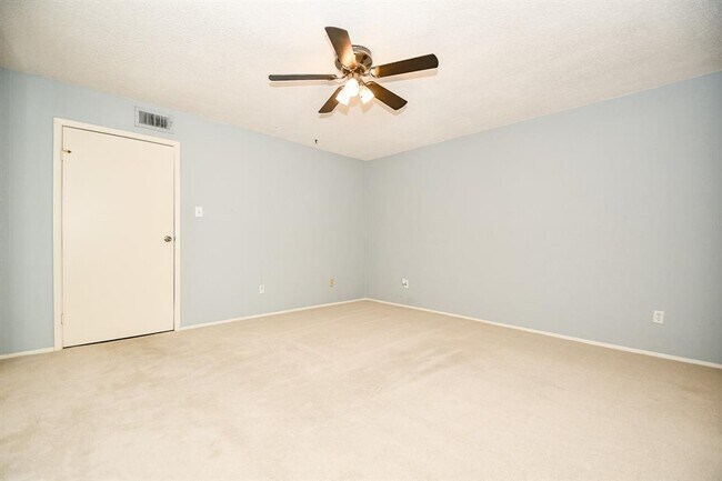 Building Photo - 3200 S Gessner Rd