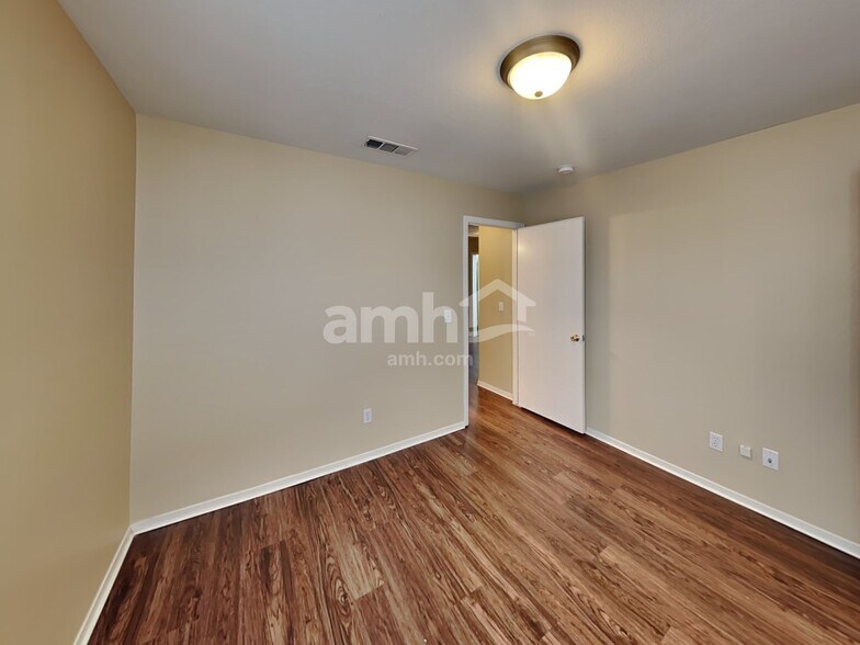Building Photo - 1812 Sierra Valley Way