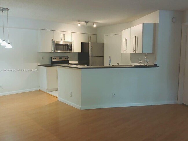 Building Photo - 9999 Summerbreeze Dr