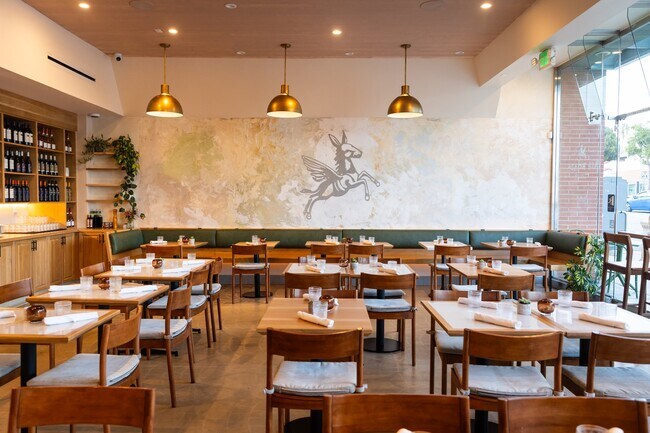 Building Photo - 11970 Montana Ave