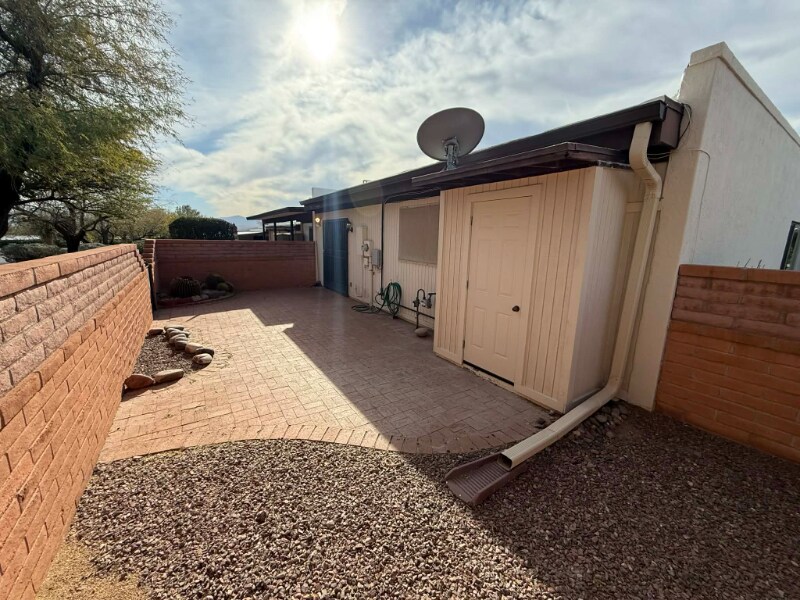 Building Photo - 348 W Via Del Heroe