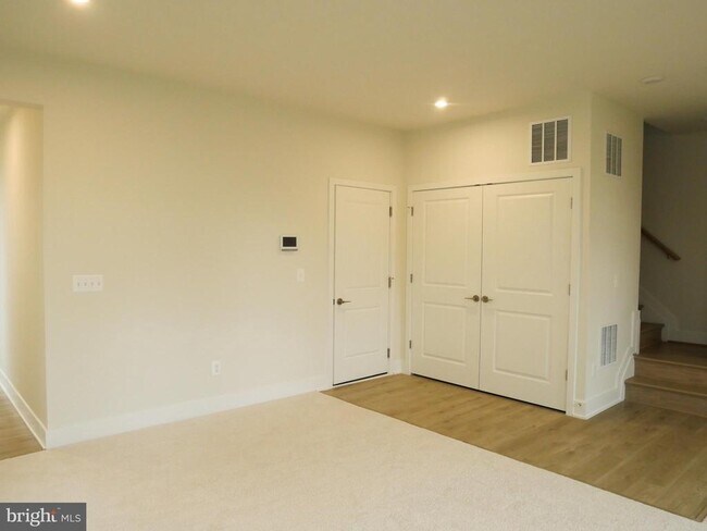Building Photo - 120 Galaxy Pl