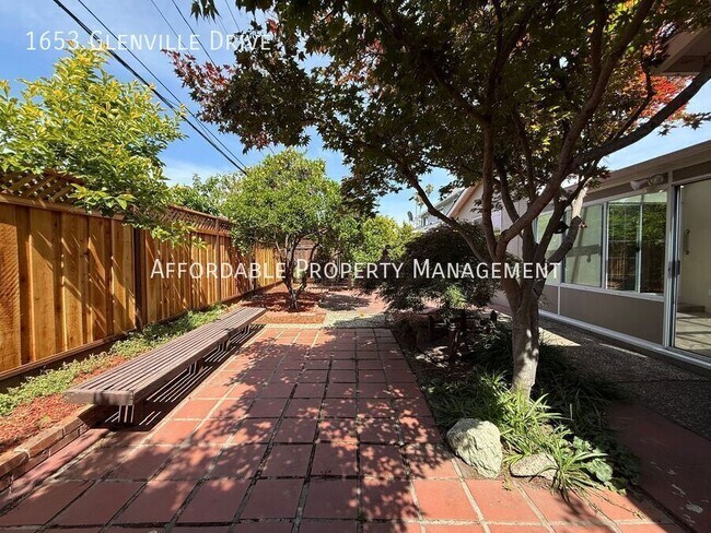 Building Photo - 1653 Glenville Dr