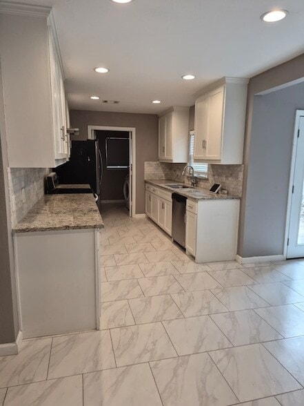 Building Photo - 15735 Munson Ln