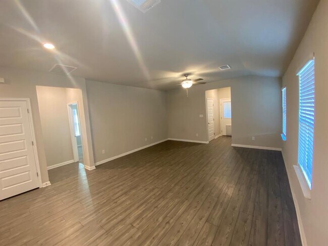 Building Photo - 10301 Mager Ln