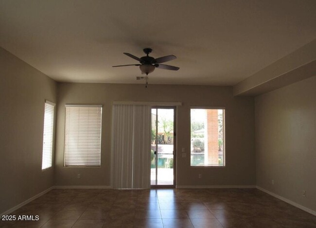 Building Photo - 637 E Indian Wells Pl