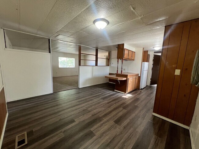 Building Photo - Low Traffic Street-Small Pet Family Member...