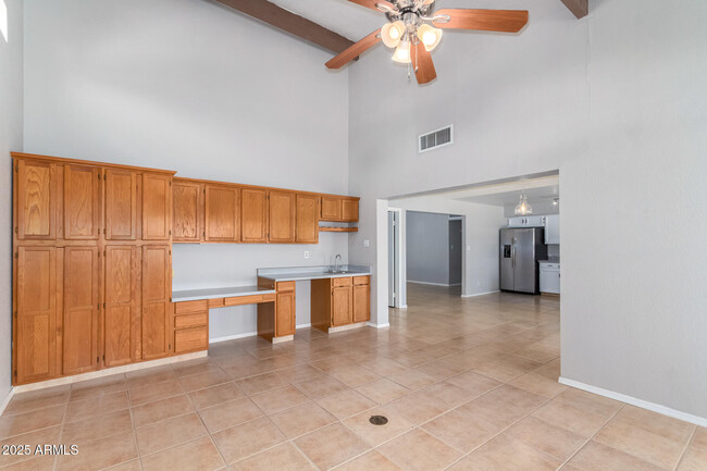 Building Photo - 9353 E Altadena Ave