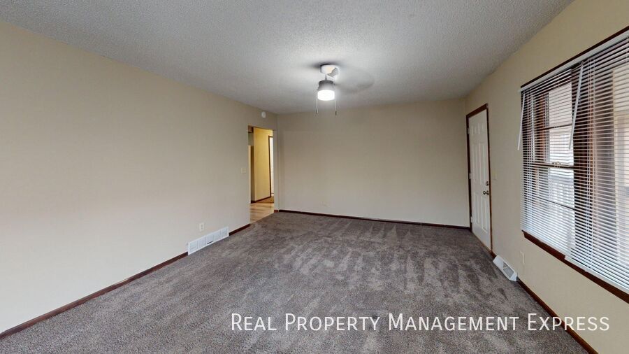 Building Photo - 3 Bedroom 1 Bathroom Unit