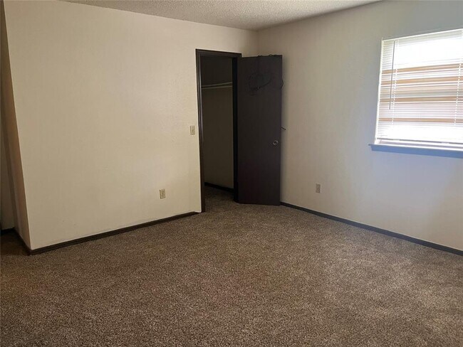 Building Photo - 6810 Lancer Ln