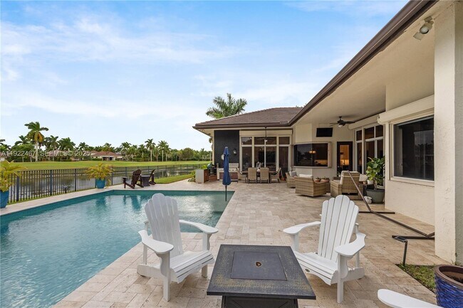 Building Photo - 2589 Mayfair Ln