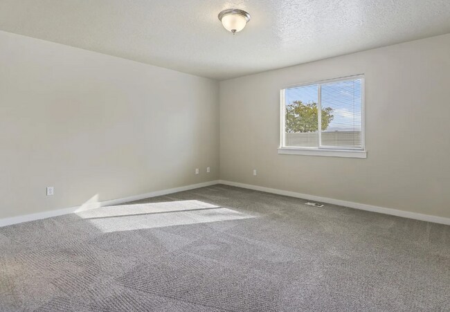 Building Photo - Spacious 4-Bedroom Home with 3-Car Garage