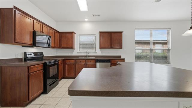 Building Photo - 421 Sandy Creek Dr