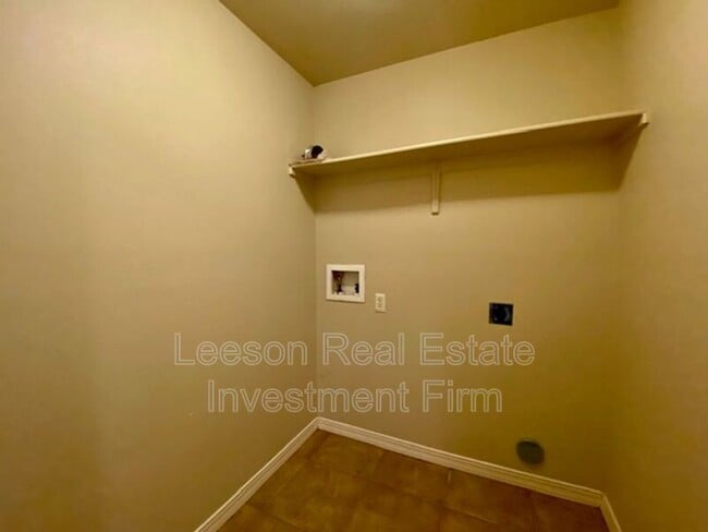 Building Photo - 123 Foxchase Dr