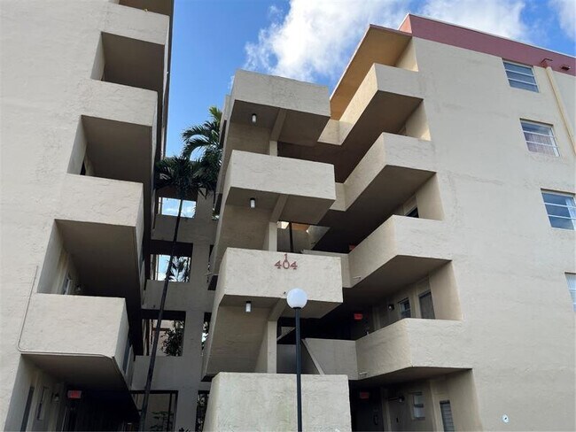 Building Photo - 404 NW 68th Ave