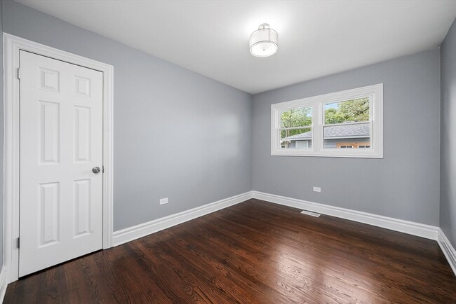 Building Photo - 9624 W Shore Dr