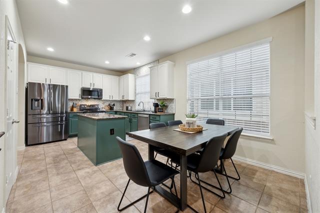 Building Photo - 1261 Golf Club Dr