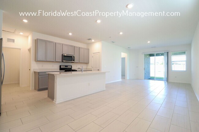 Building Photo - OUSTANDING SEMI FENCED! 3 BEDROOM/2 BATH HOME IN EAVES BEND! ARTISAN LAKES PALMETTO!