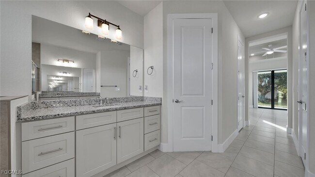 Building Photo - 1704 NW 38th Ave