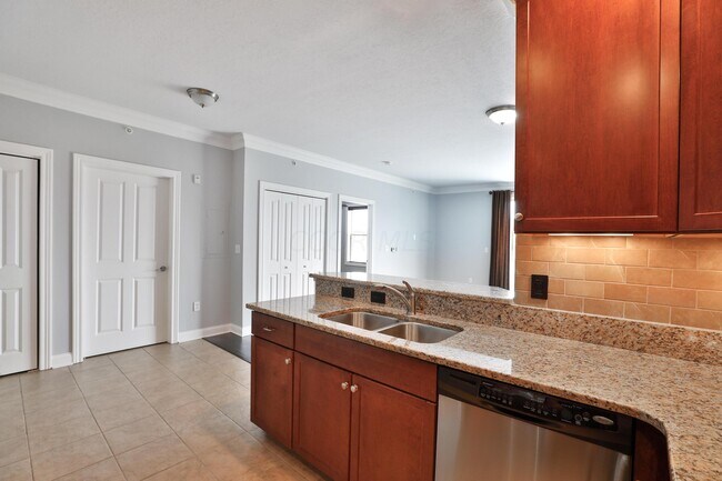 Building Photo - 511 W 1st Ave