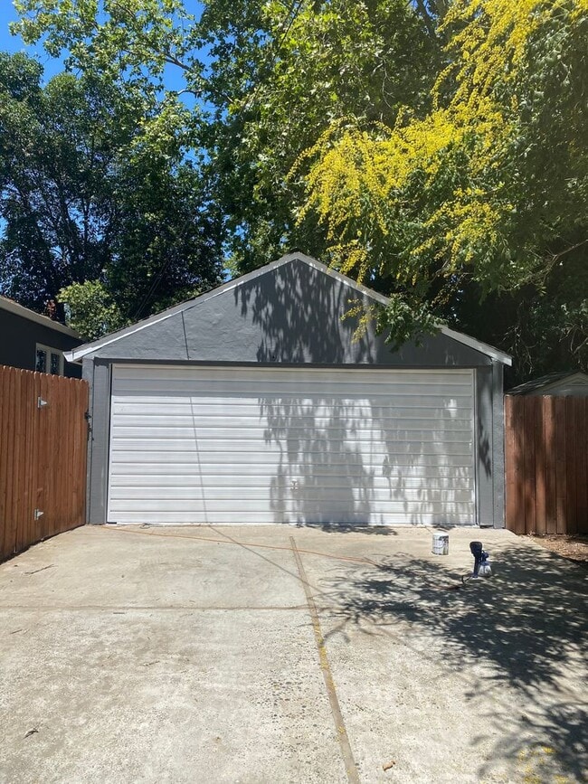 Building Photo - 1909 39th St