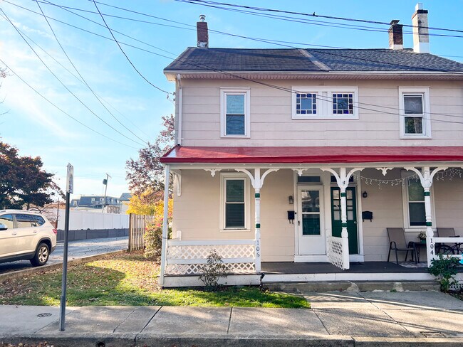 Primary Photo - 106 S 3rd St