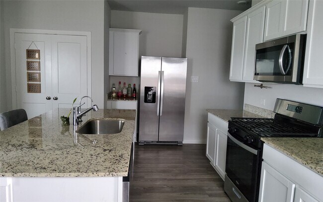 Building Photo - 17359 King Eider Rd