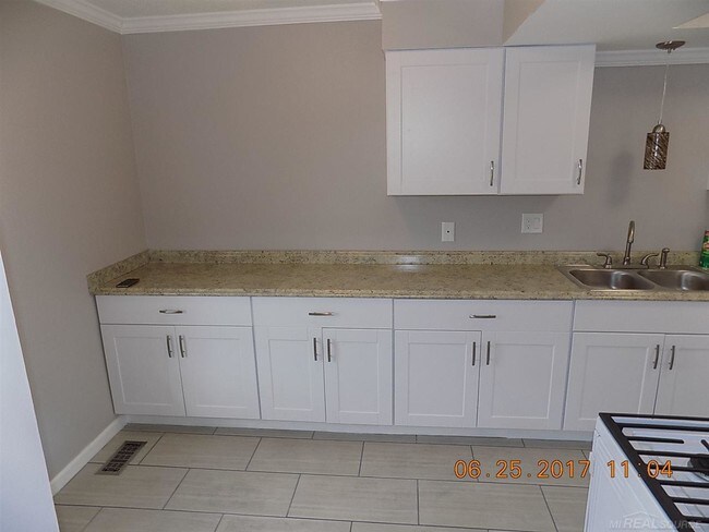 Building Photo - 37294 Charter Oaks Blvd