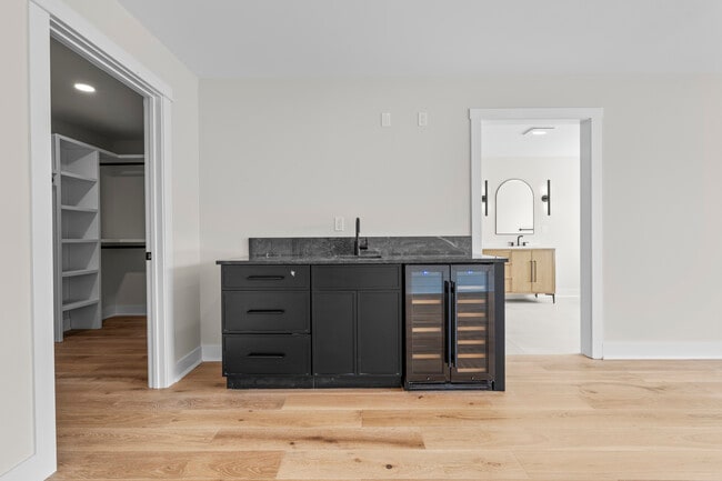 Building Photo - 9 June Dr