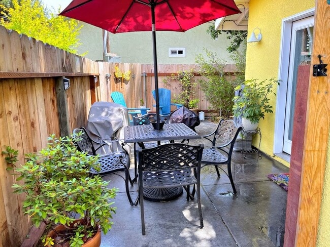 Building Photo - 225 Walnut St