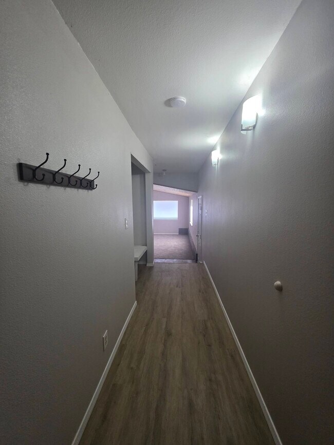 Building Photo - 7113 W Arrowhead Ave