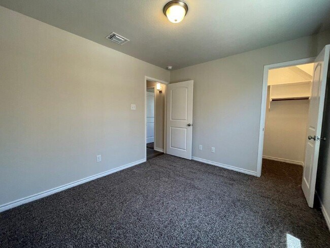 Building Photo - 7726 Merry Oaks Cv