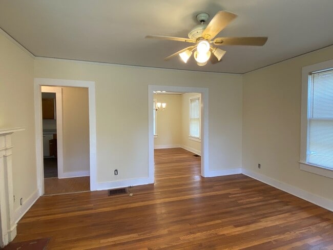 Building Photo - 2 Bedroom 1 Bath Home In Greenville !Home ...