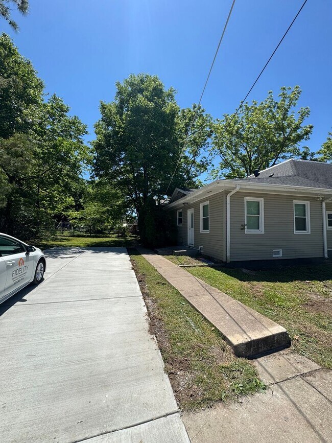 Building Photo - Duplex - Next to Drury University