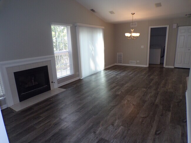 Building Photo - 1053 Woodhill Ct