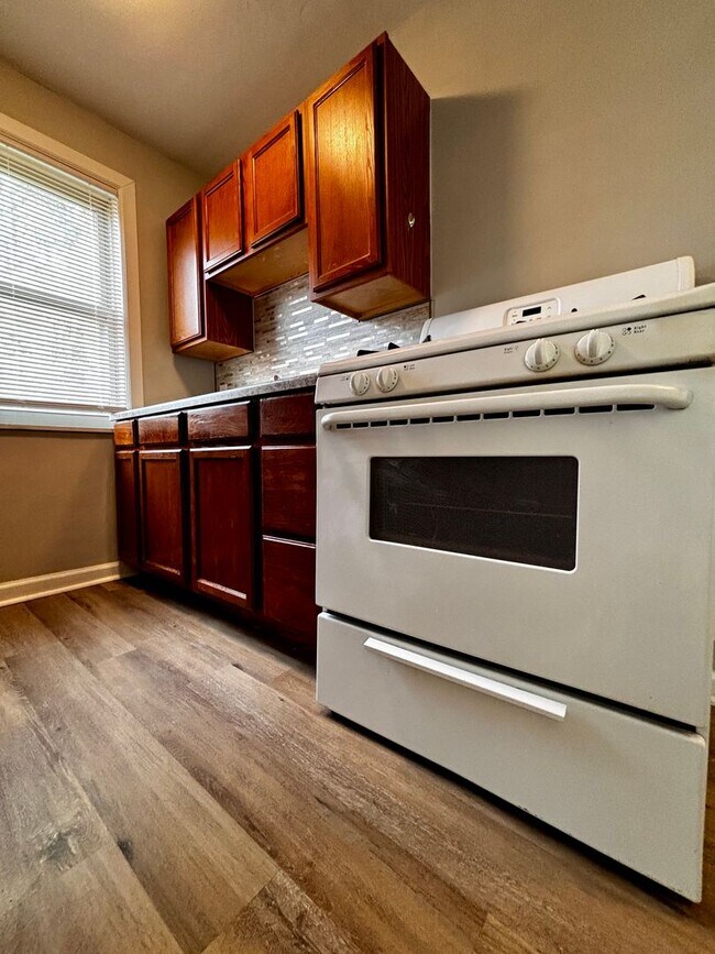 Building Photo - Newly Renovated 2 bedroom in Fairborn! Clo...