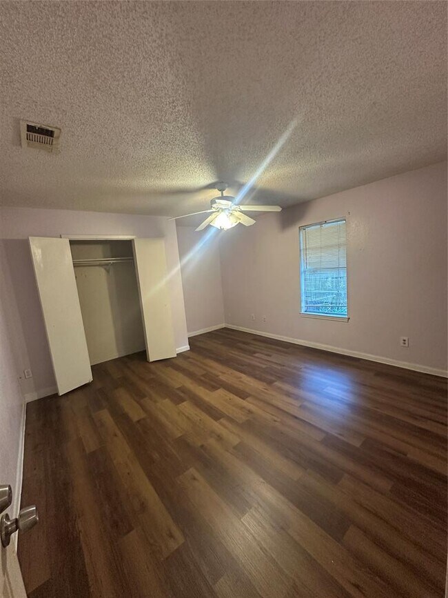 Building Photo - 11205 Selma Dr