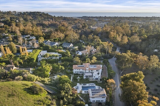 Building Photo - 23255 Mariposa De Oro St